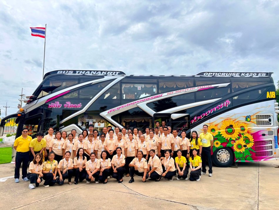 ร่วมพิธีถวายเครื่องราชสักการะและวางพานพุ่มและจุดเทียนถวายพระพรชัยมงคล เนื่องในโอกาสวันเฉลิมพระชนมพรรษาพระบาทสมเด็จพระเจ้าอยู่หัวฯ